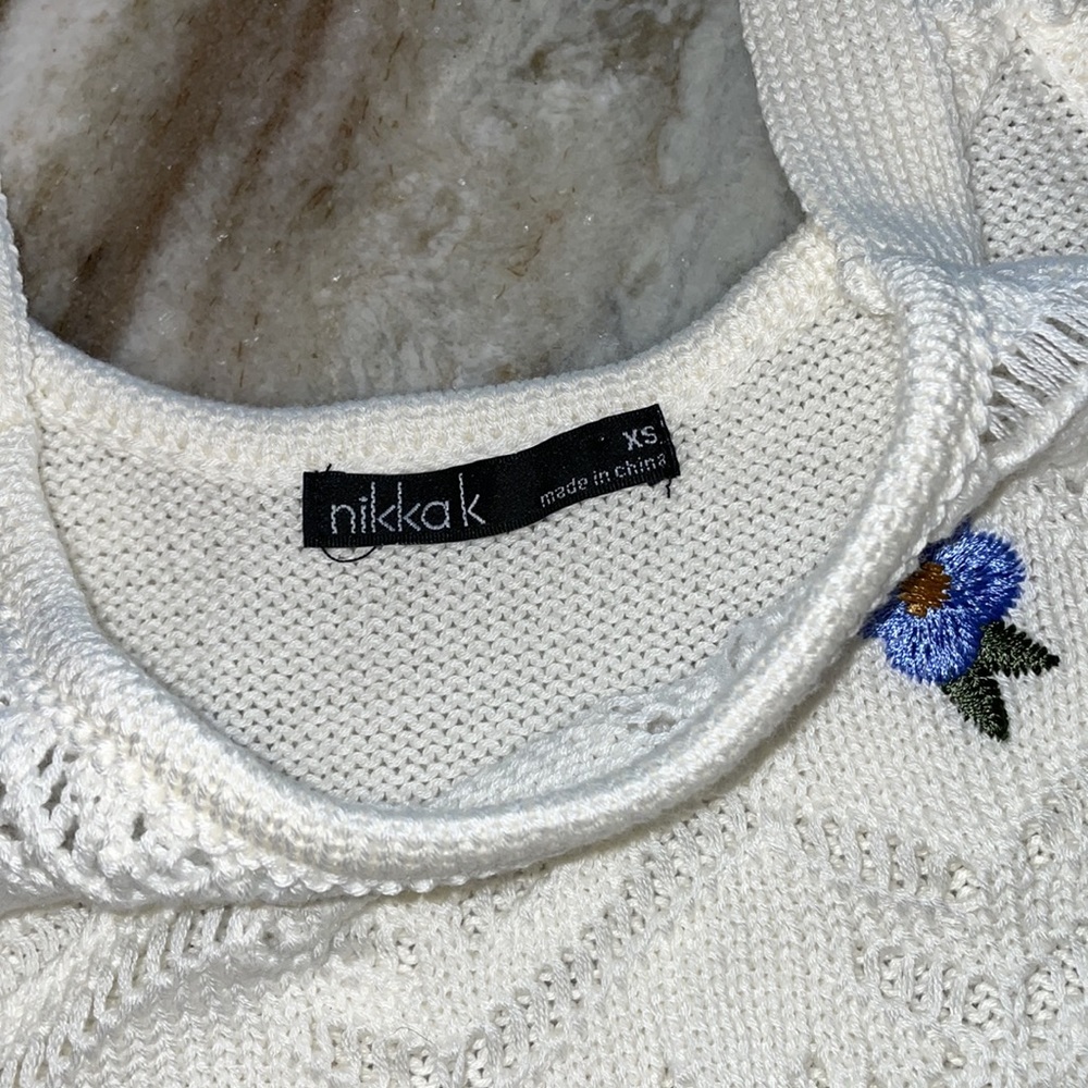 White Knit Tank w/ Blue Floral Appliqué - Picture 4 of 5